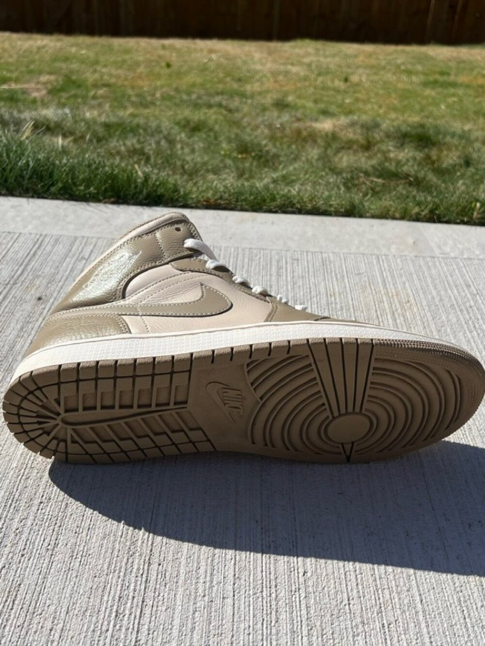 Jordan 1 mid Legend light brown %100 authentic - Picture 13 of 16